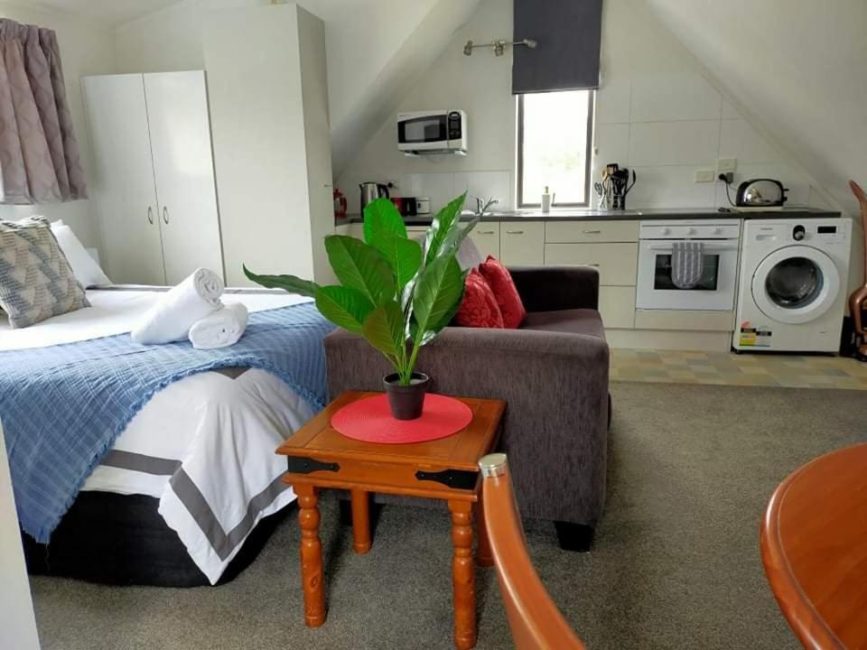 Studio On Golders - Two Minutes To The Lake And Quick Drive To Town! Taupo Exterior photo