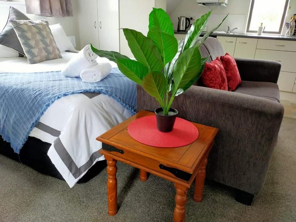 Studio On Golders - Two Minutes To The Lake And Quick Drive To Town! Taupo Exterior photo