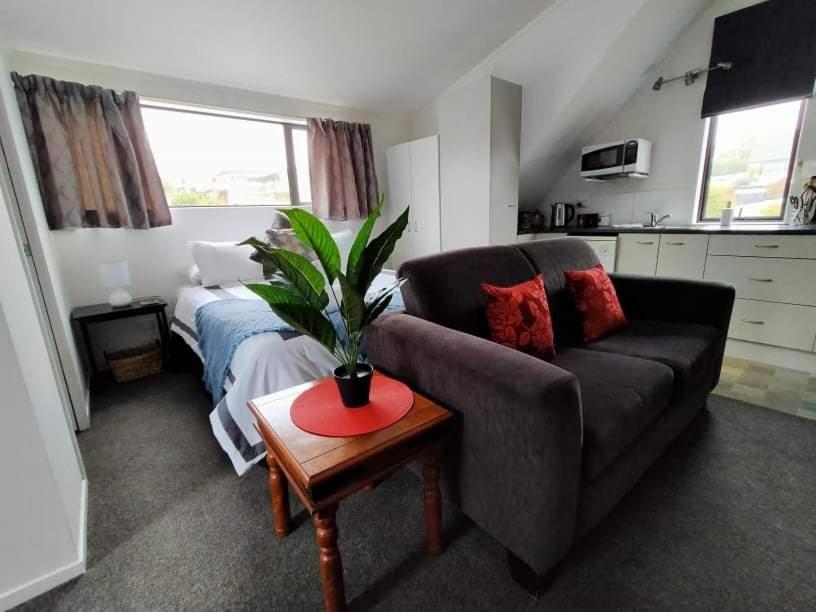 Studio On Golders - Two Minutes To The Lake And Quick Drive To Town! Taupo Exterior photo