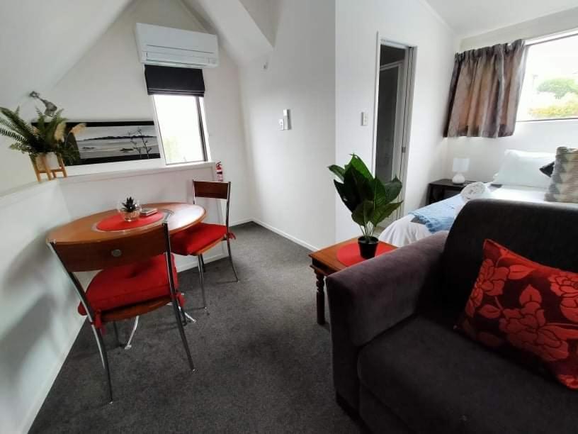 Studio On Golders - Two Minutes To The Lake And Quick Drive To Town! Taupo Exterior photo