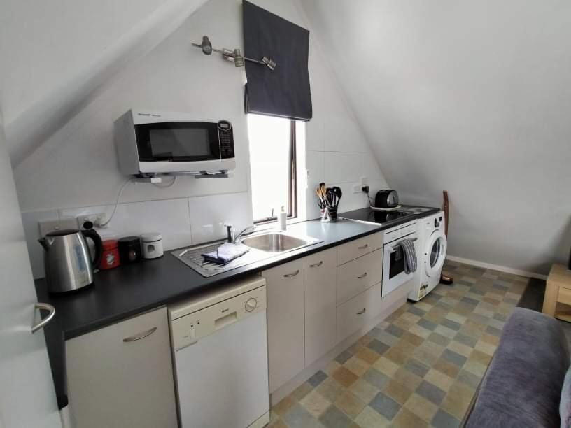 Studio On Golders - Two Minutes To The Lake And Quick Drive To Town! Taupo Exterior photo
